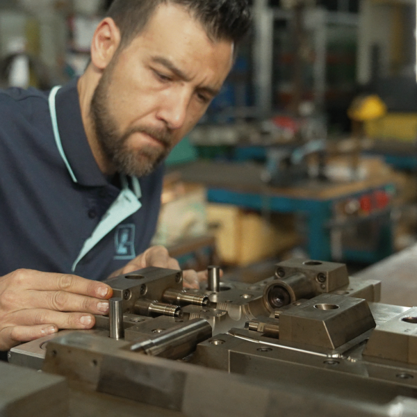 La innovación en plásticos comienza en Zúñiga.