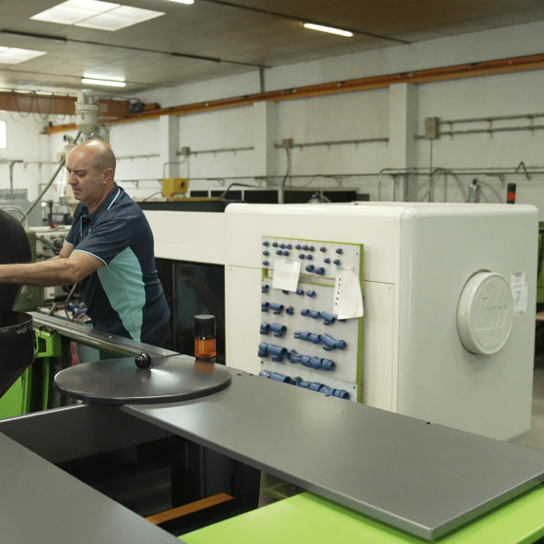 La innovación en plásticos comienza en Zúñiga.