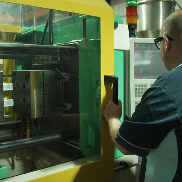 La innovación en plásticos comienza en Zúñiga.